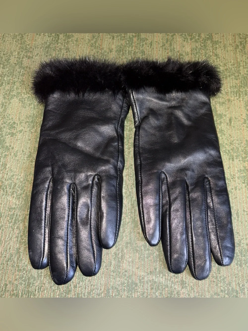 Classic Black Leather Gloves with Fur Trim - Women's